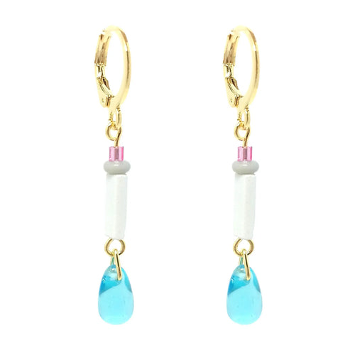 Brinco argola Mona cristal de murano azul branco banhado ouro 18k Majuh Semijoias Handmade