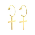Brinco argola pingente crucifixo médio banhado em Ouro 18k Majuh Semijoias Handmade