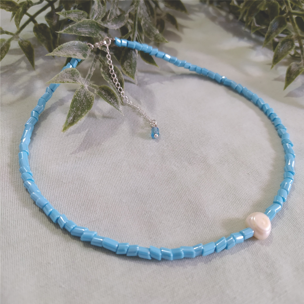 Colar conta cristal de murano azul turquesa e pérola natural banhado em Prata 925