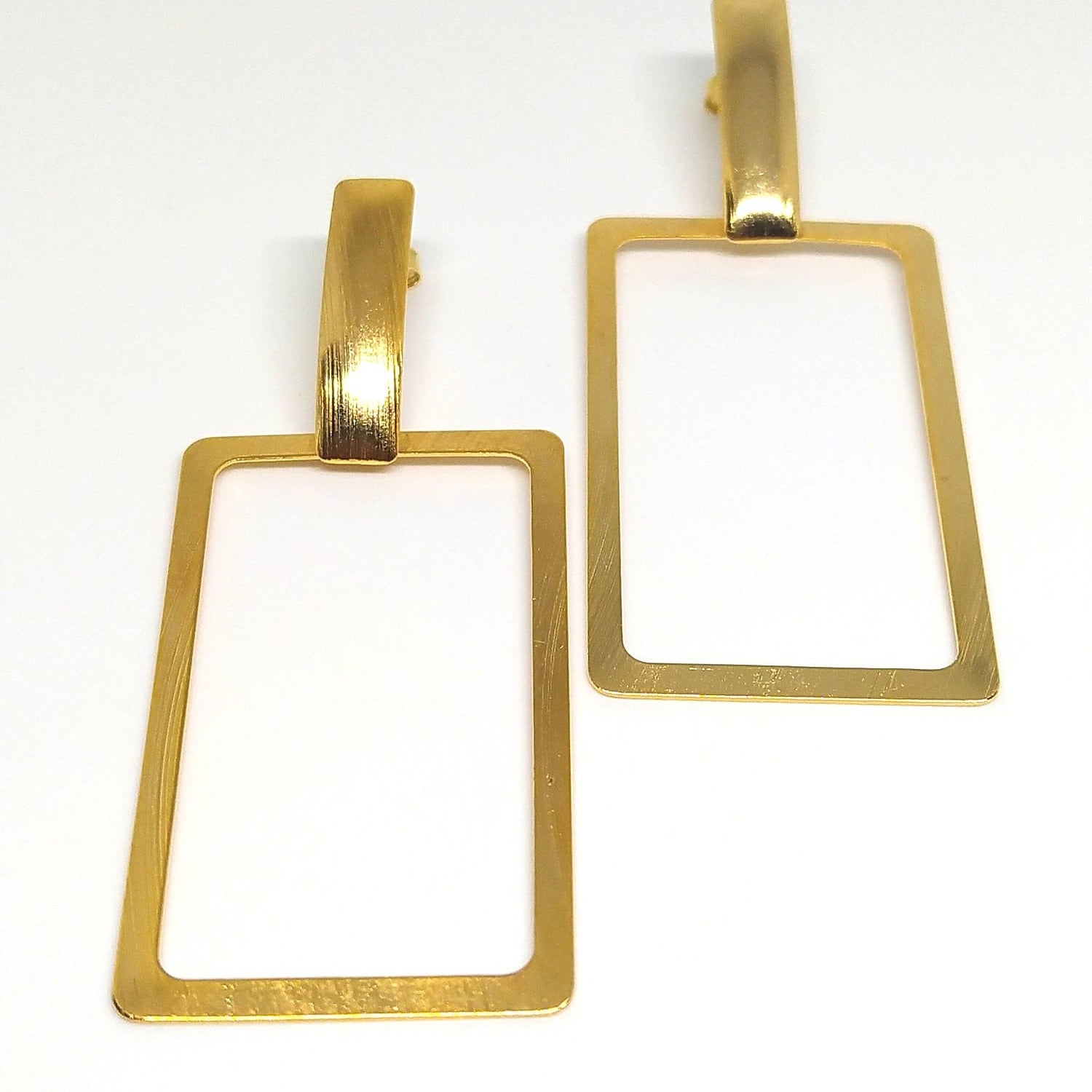 Brinco geométrico retangular banhado em ouro 18k